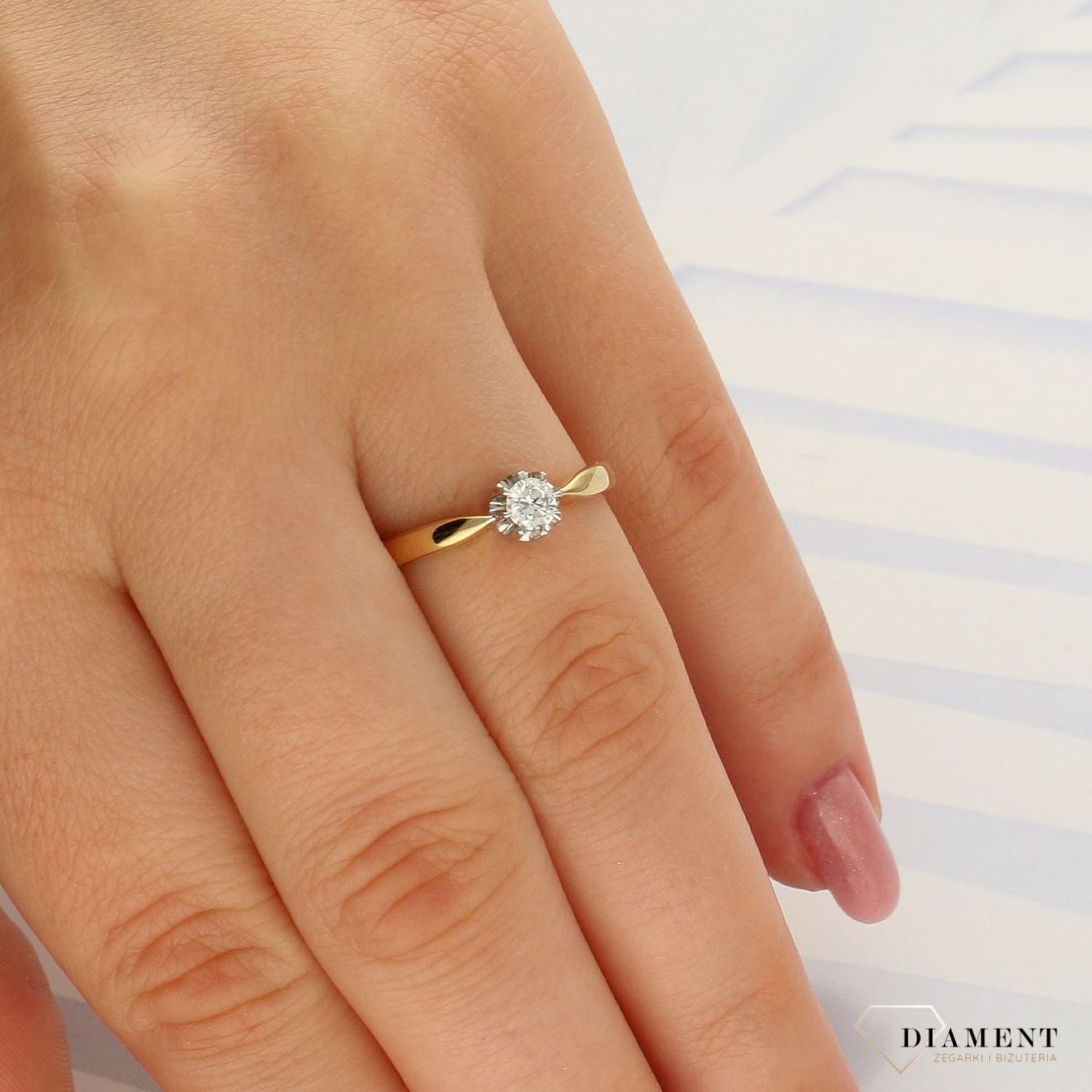 pierścionek zaręczynowy z jednym diamentem 0,18ct.jpg